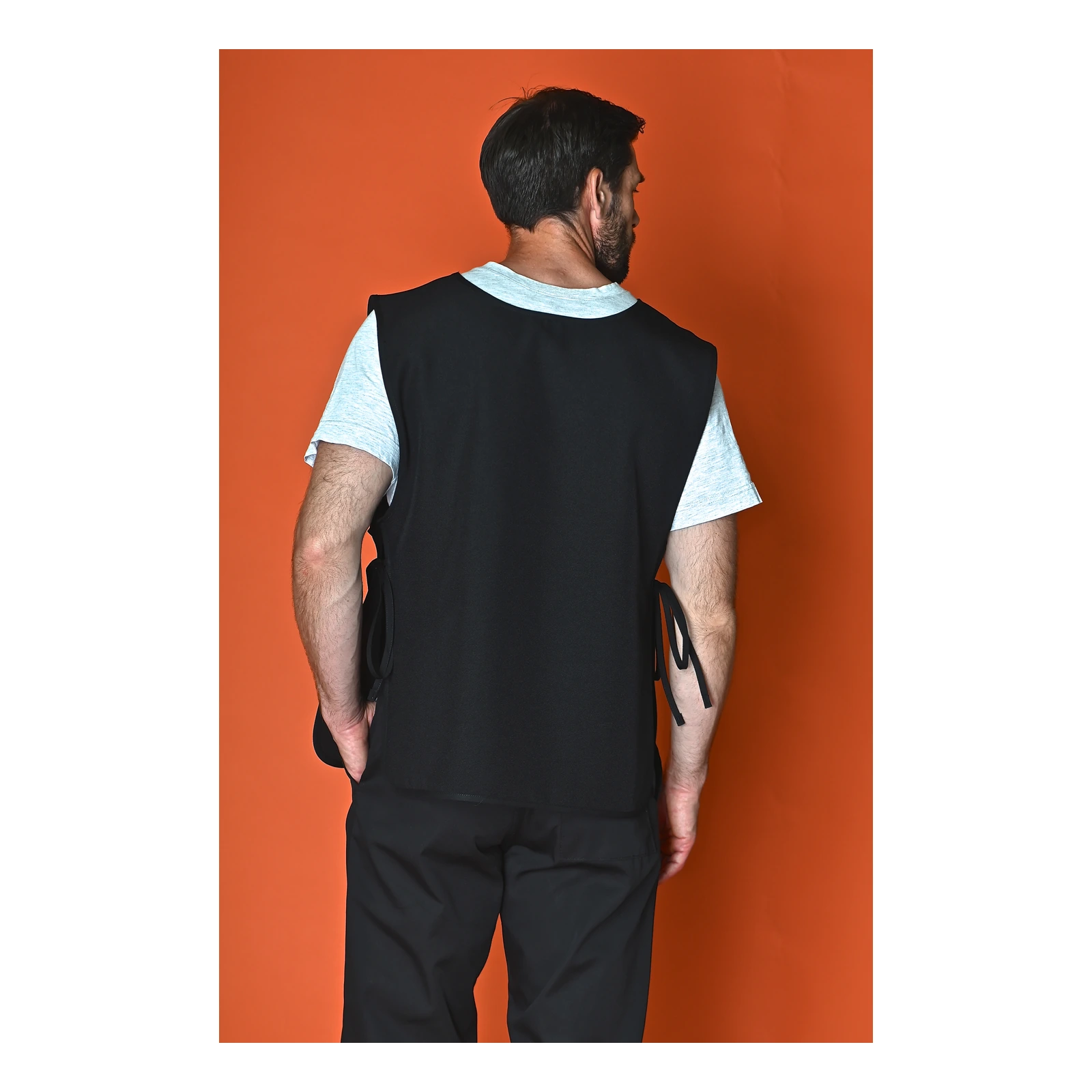 Chasuble SNV FIRST — noir, portée par un homme, vue de dos
